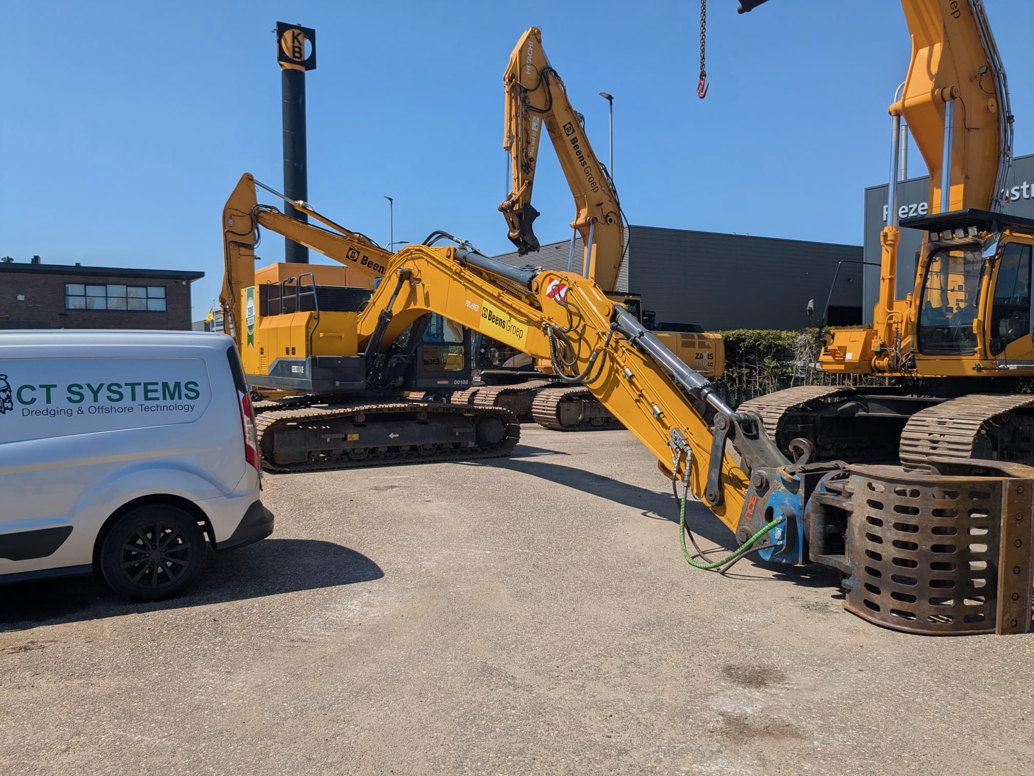 GeoDredge installation on full electric excavator for Beens Group