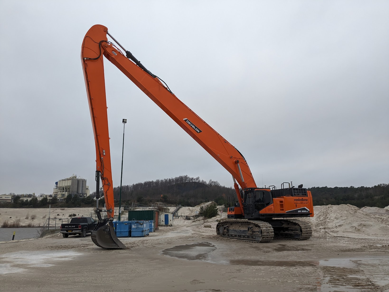 Rebuild from Grab Dredge to Excavator