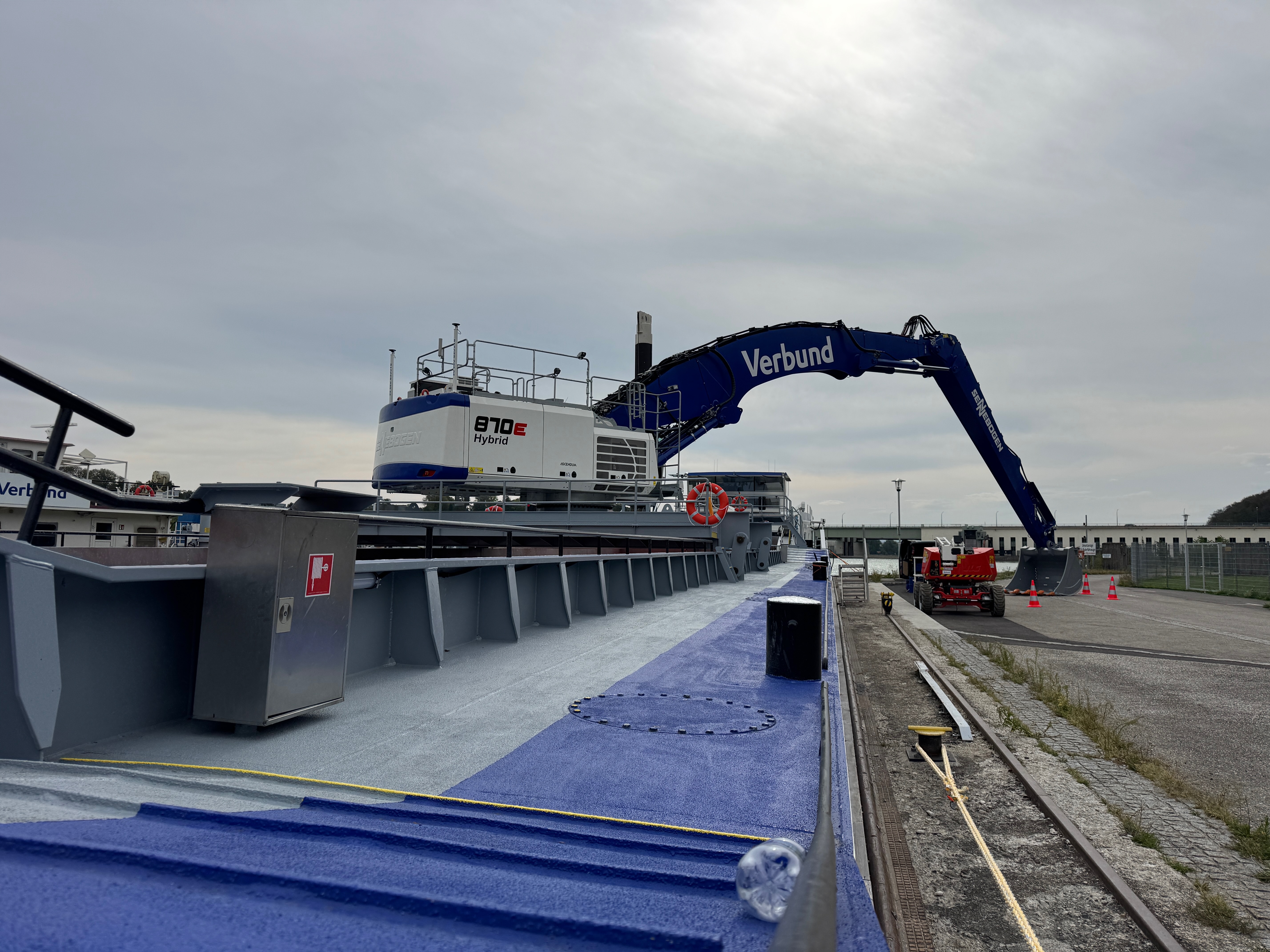 Second installation Split Barge and Excavator with Tolk & Dusterhus